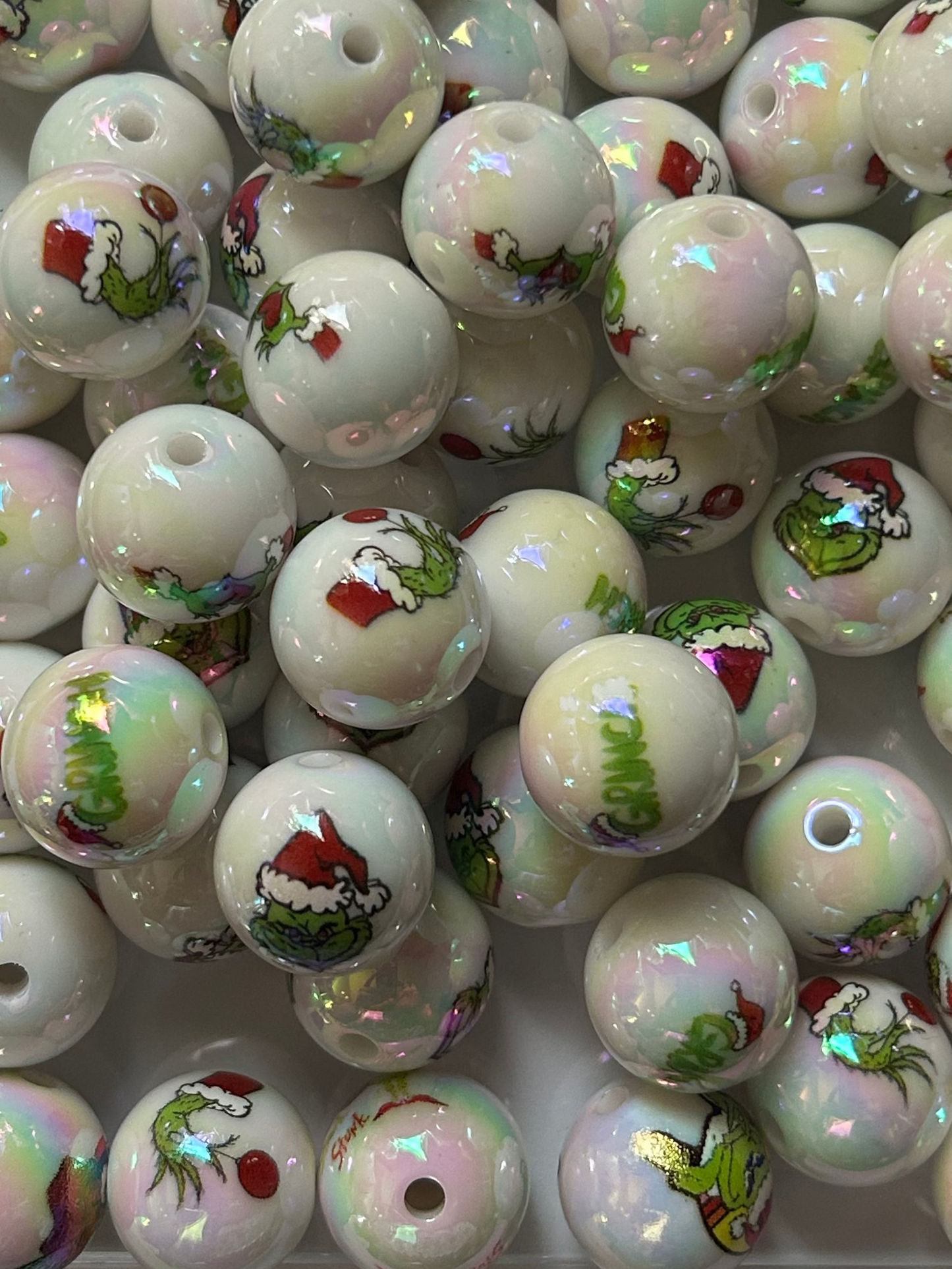 Grinch acrylic beads (15ct)